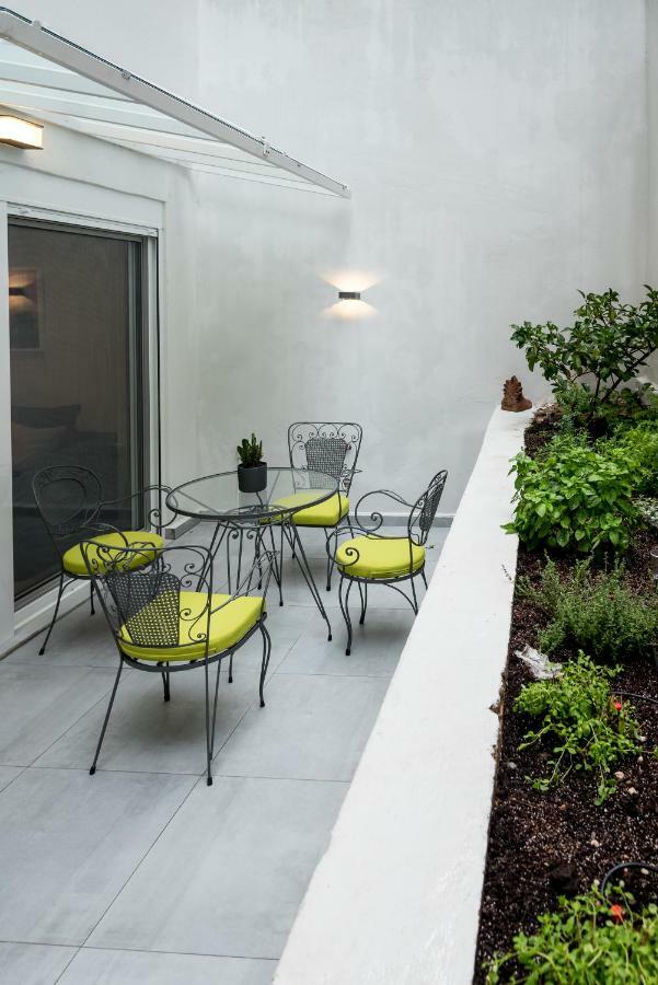 Central Cozy Studio With A Secret Garden เอเธนส์ ภายนอก รูปภาพ