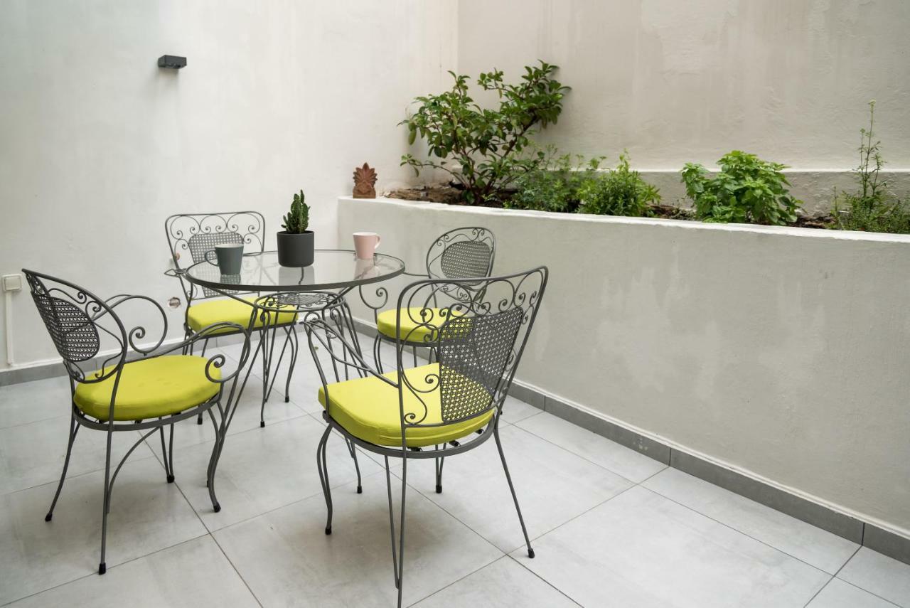 Central Cozy Studio With A Secret Garden เอเธนส์ ภายนอก รูปภาพ